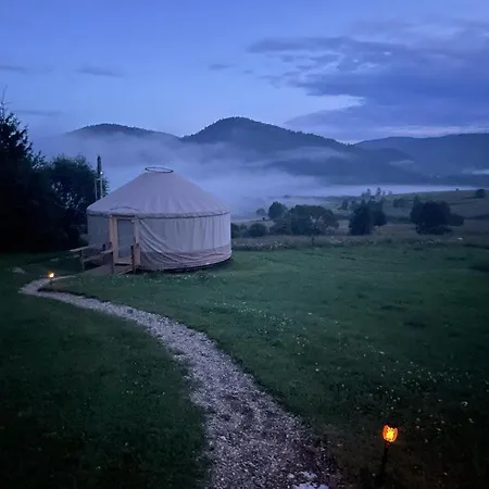 Hotel Mononoke -Jurty Nad Sanem Lutowiska Zewnętrze zdjęcie
